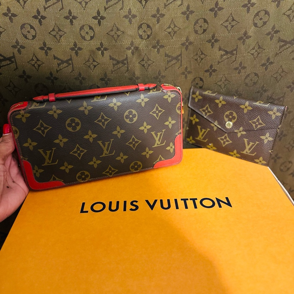 Louis Vuitton Red Trim, Monogram Daily Organizer with Coin Pouch. RARE FIND 🔥🔥🔥